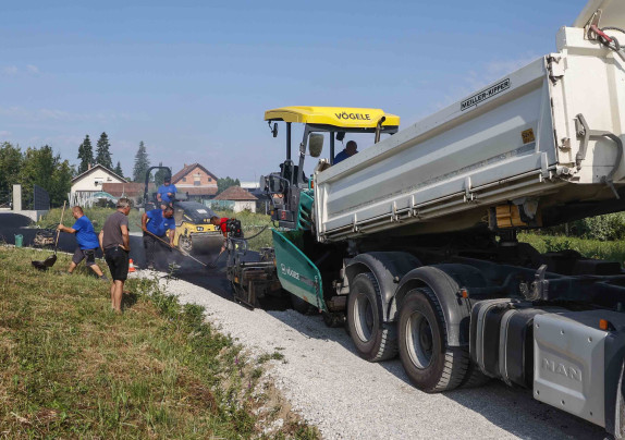 GRAD IVANEC Započelo asfaltiranje nerazvrstanih cesta