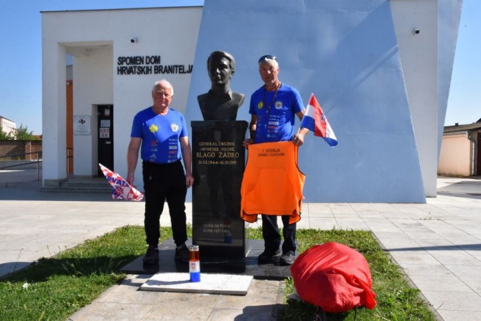 OKONČAN MEMORIJALNI POHOD DUG 300 KM Marijan i Slavko Martan nakon 10 dana pješačenja stigli u Vukovar!