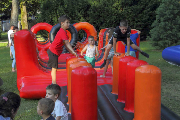 GRADSKI PARK Od srijede, 17. lipnja, do nedjelje, 21. lipnja, gradski park postaje veliki zabavni park s brojnim zabavnim sadržajima za djecu! Ne propustite!