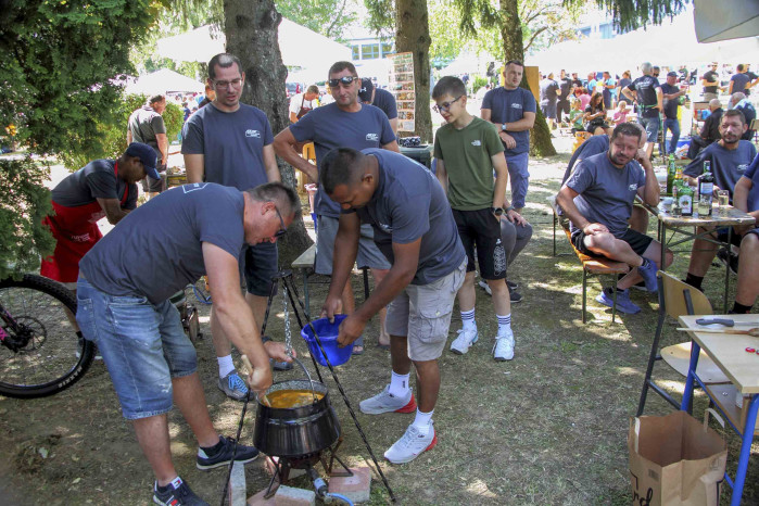SUTRA GLAVNA FEŠTA, 14. IVANEČKI KOTLIĆ! Na natjecanju gulaša u kotliću sudjeluje rekordnih 77 ekipa, od kojih 74 natjecateljske!