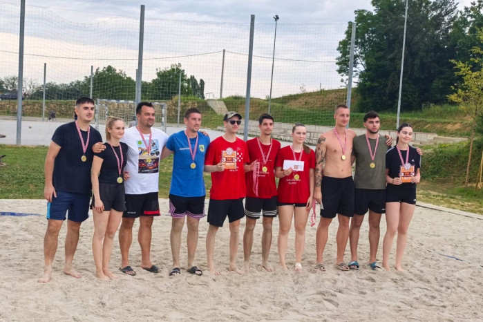 DŠR LANČIĆ – KNAPIĆ Pobjednik 2. turnira u odbojci na pijesku je ekipa „Ovogodišnji pobjednici“