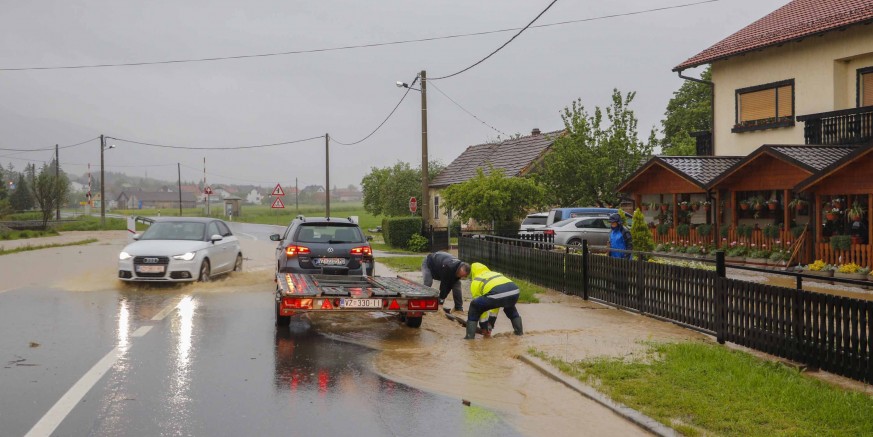 poplave9-ivanecko naselje-160523.jpg