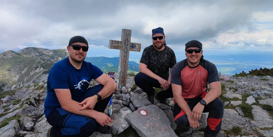 VELIK PLANINARSKI POTHVAT Ivanečki planinari s kolegom iz Novog Marofa na 8-dnevnom pohodu Velebitom