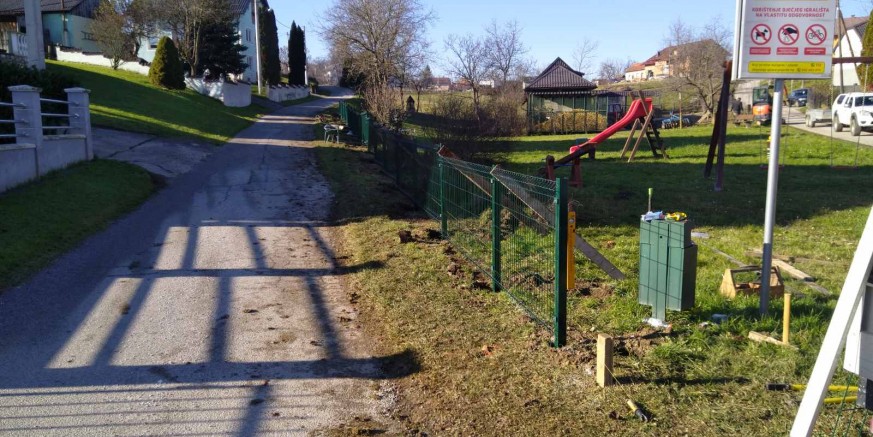 IVANEČKI VRHOVEC  Postavlja se nova ograda oko dječjeg igrališta