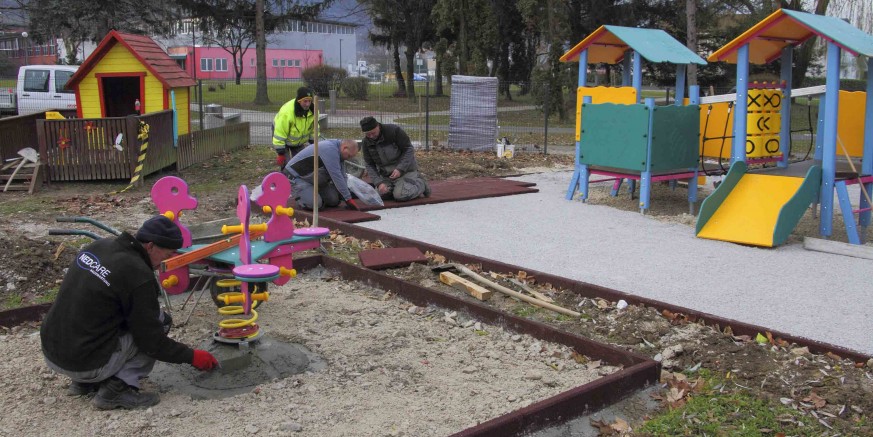DJEČJI VRTIĆ IVANČICE U vrtićkom dvorištu postavljene nove kule, tobogani, ljuljačke, klackalice, vrtuljak, ispod sprava antistresne podloge