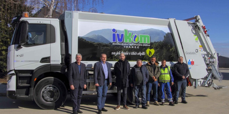 NOVO KOMUNALNO VOZILO Ivkomu isporučeno novo, suvremeno vozilo za prikupljanje komunalnog otpada