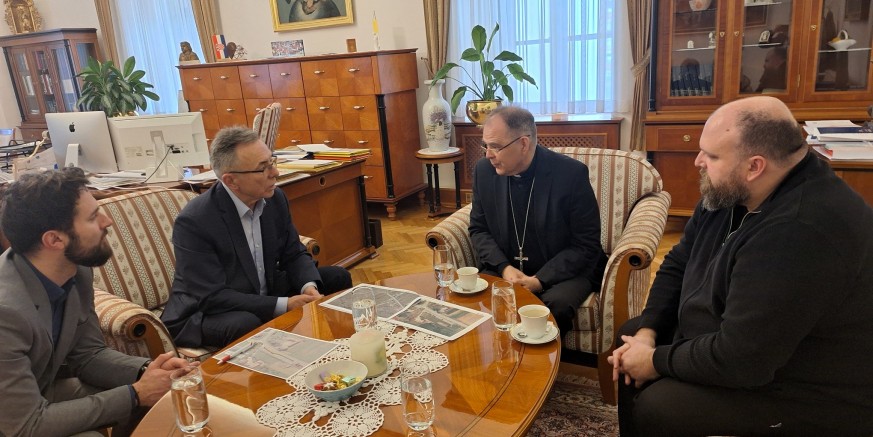 M. BATINIĆ I M. FRIŠČIĆ NA SASTANKU S BISKUPOM B. RADOŠEM O rješavanju imovinsko-pravnih odnosa za autobusno stajalište u Jerovcu i dogradnji objekta NK Mladost Margečan