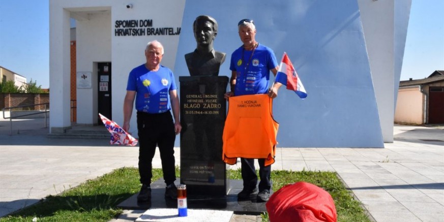 OKONČAN MEMORIJALNI POHOD DUG 300 KM Marijan i Slavko Martan nakon 10 dana pješačenja stigli u Vukovar!