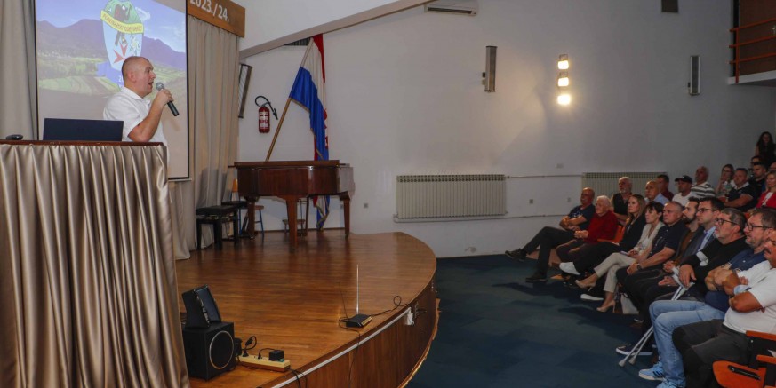 PLANINARSKI KLUB Predstavljena fotomonografija „Za korak više i dalje“ u povodu 10 godina rada PK Ivanec 2010. – 2020.