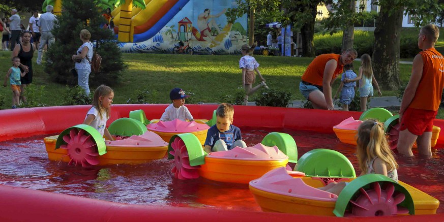 POČINJU SREDIŠNJE PROSLAVE DANA GRADA IVANCA Od 17. do 23. lipnja gradski park pretvara se u veliki zabavni park za djecu i mališane!