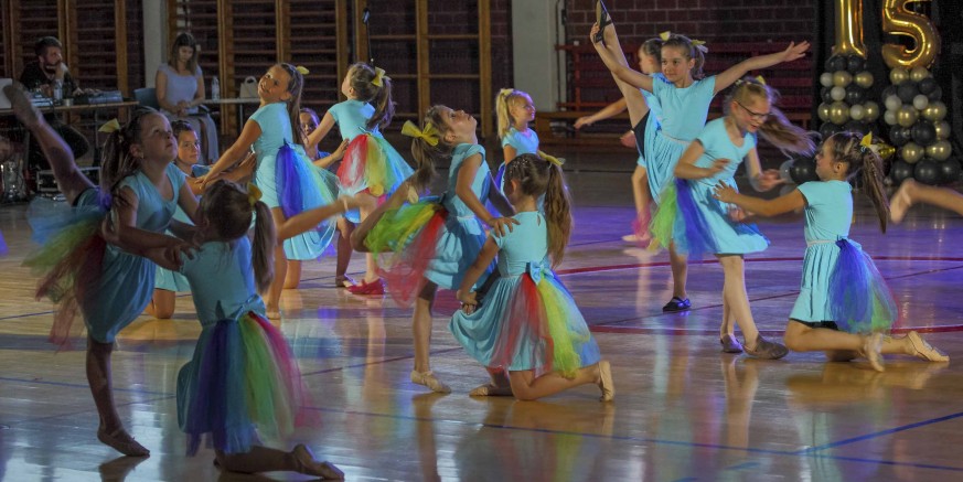 PLESNI KLUB IVANČICA Prekrasnom plesnom priredbom obilježena 15. godišnjica rada – zaplesalo svih 180 plesačica!
