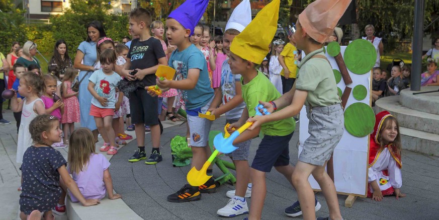SUTRA U IVANCU  Od  dama, vitezova i rudara do dječjih priredbi, glazbe, izložbi, vatrogasnih i šahovskih igara, dječje sadržaja i penjačke stijene