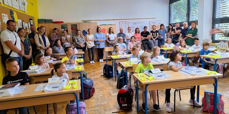 RODITELJI UČENIKA OD 2. DO 8. RAZREDA! Podnesite Gradu zahtjev za nadoknadu troškova za radne bilježnice i mape (od 36 do 88,80 eura)