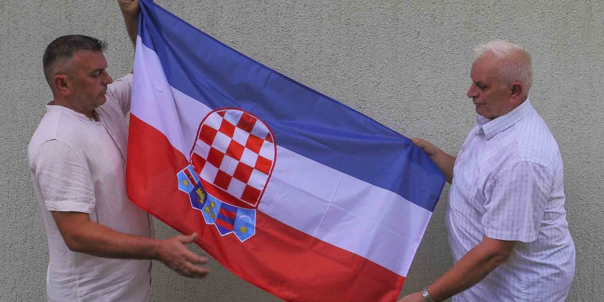 NA INICIJATIVU HČZ IVANEC U Gornjem Viduševcu postavljena i svečano otkrivena spomen - ploča u čast poginulom branitelju Željku Putaru Grdaku