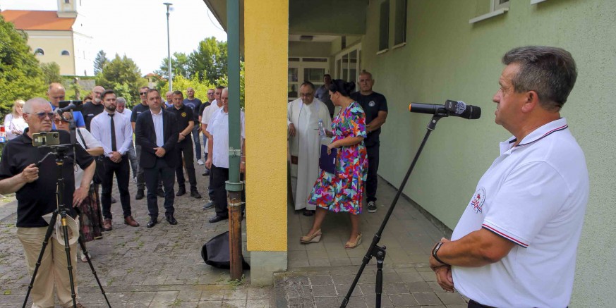 spomen ploca1-putargrdak-glina-140724.jpeg
