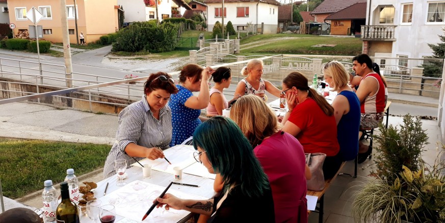 VINORELI U Muzeju planinarstva završene radionice slikanja vinom, u kolovozu izložba radova