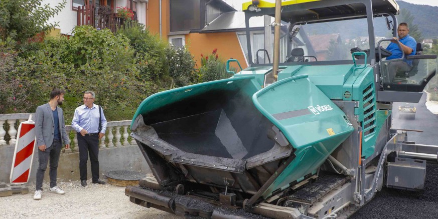 DOVRŠETAK MODERNIZACIJE ULICE AUGUSTA CESARCA Asfaltira se zadnja dionica od Matišića do kapelice na groblju Ivanec