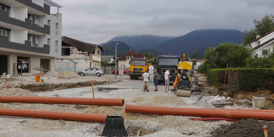 GUNDULIĆEVA ULICA Završavaju rekonstrukcijski radovi na sjevernom dijelu; idućih dana stiže asfalt, počeli i radovi na južnom dijelu ulice
