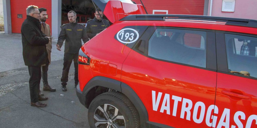 zapovjedno vozilo3-vatrogasci-140125.jpg