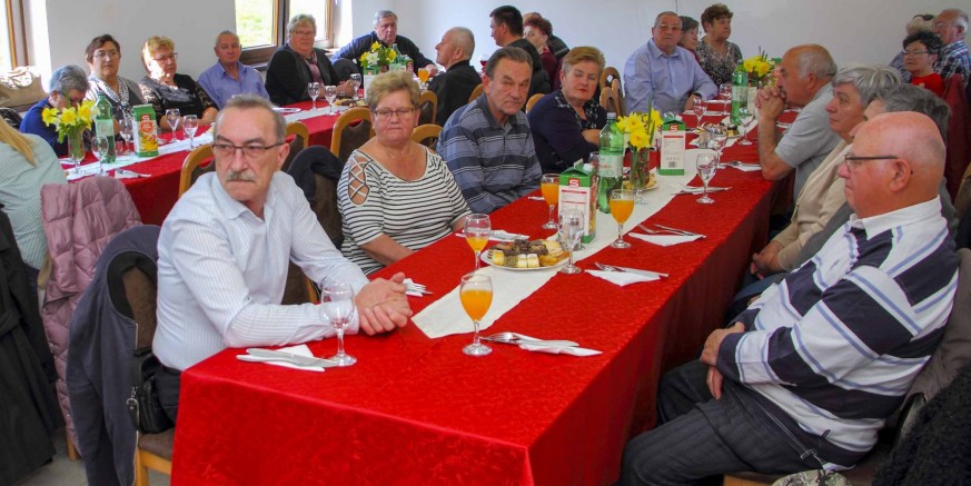 BOŽIĆNICE Grad Ivanec naknadno osigurao i božićnice za 2024. osobama starijim od 60 god. bez mirovine, dugotrajno nezaposlenim osobama i socijalnim kategorijama