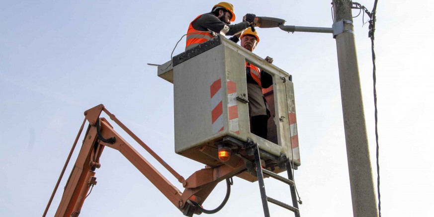 JAVNA RASVJETA Nastavlja se projekt modernizacije javne rasvjete; stiže novih 4.300 LED svjetiljki u svih 29 naselja gradskog područja, od idućeg tjedna na terenu 10 dodatnih ekipa