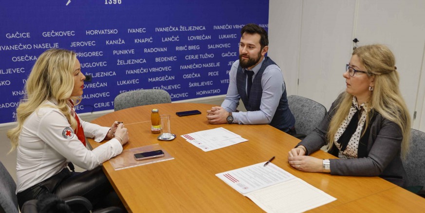 GRAD IVANEC I ŽUPANIJSKO DRUŠTVO CRVENOG KRIŽA Potpisan ugovor za 2025. o sufinanciranju pomoći u kući za 17 starijih i nemoćnih osoba