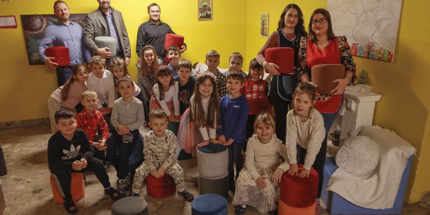 LIJEPA GESTA Tvrtka HEW Ivanec i Tapetarija Tompić mališane Dječjeg vrtića Ivančice obradovali donacijom taburea
