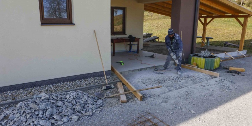 DRUŠTVENI DOMOVI Nadstrešnice na domovima u Vuglovcu/Gečkovcu, Kaniži, Škriljevcu, nova oprema stigla u niz domova širom gradskog područja