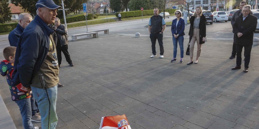 U ČAST POGINULIH BRANITELJA Marijan Martan krenuo na 350 km dug pješački pohod od Ivanca do Škabrnje u Zadarskoj županiji