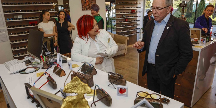 MLADI PODUZETNICI Optičarka Natalija Maček u Ivancu predstavila vlastiti brand ručno rađenih modnih naočala BeArt