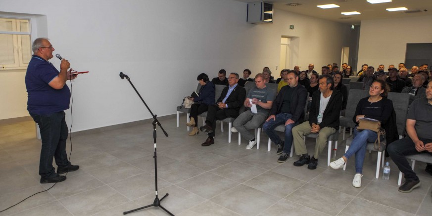 AZBOR GRAĐANA SALINOVEC Grad Ivanec i Eko udruga jedini protiv otvaranja kamenoloma! 4. svibnja svi na prosvjednu šetnju protiv kamenoloma!