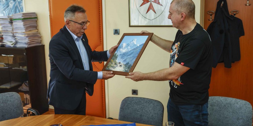 PLANINARSKI KLUB IVANEC Predstavnici ekspedicije na Himalaju na prijmu u uredu gradonačelnika M. Batinića
