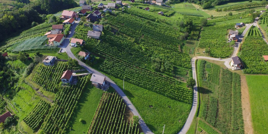 SNIMANJE DRONOM Na području zapadnog dijela Grada u tijeku zračna snimanja za potrebe revidiranja baze podataka obveznika komunalne naknade