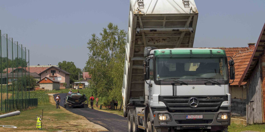 NERAZVRSTANE CESTE Počela modernizacija cesta iz programa 2025. - radovi na 27 lokacija u 15-ak mjesnih odbora