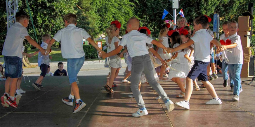 OBAVIJEST RODITELJIMA Objavljen Javni poziv za upis u program predškole u pedagoškoj godini 2025./2026.
