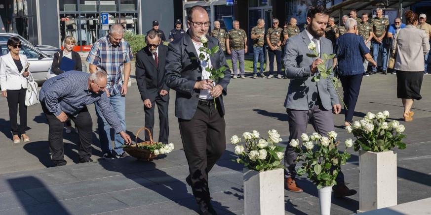 SVEČANO U IVANCU Središnjom svečanošću obilježena 30. obljetnica VRO Oluja te Dan pobjede, domovinske zahvalnosti i Dan hrvatskih branitelja