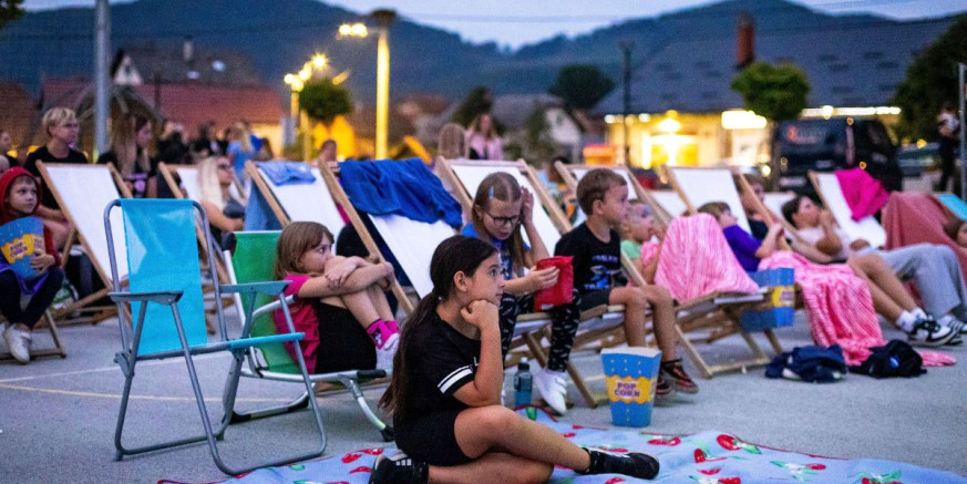 LJETO U MARGEČANU Djeca uživala u projekciji crtića na otvorenom, UG Margareta osigurala i facepainting