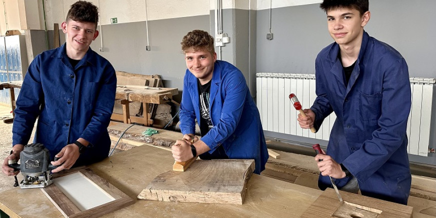 GRAD IVANEC Poziv poduzetnicima i obrtnicima za sufinanciranje dijela učeničkih stipendija za šk. godinu 2025./2026., Grad povećava sufinanciranje s dosadašnjih 26 na 35 € mjesečno