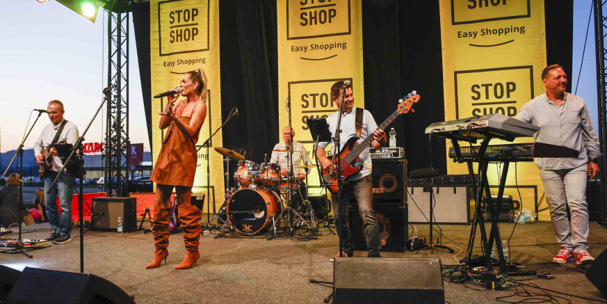 U POVODU OTVORENJA STOP SHOPA U IVANCU Minea koncertom oduševila brojnu publiku, djeca se zabavila uz Magic Show i razne igraonice