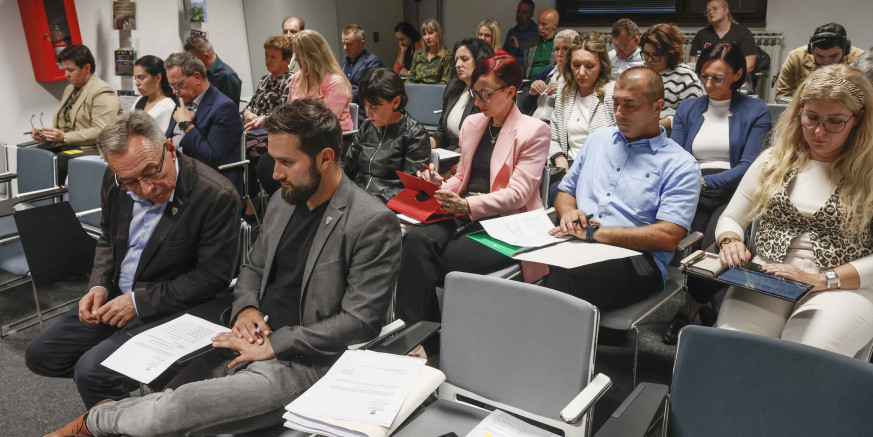 GRADSKO VIJEĆE IVANEC Grad Ivanec će kućanstvima i OPG-ovima dodjeljivati novčane poticaje za ugradnju sustava za prikupljanje i skladištenje oborinskih voda (max. 2.000 €)