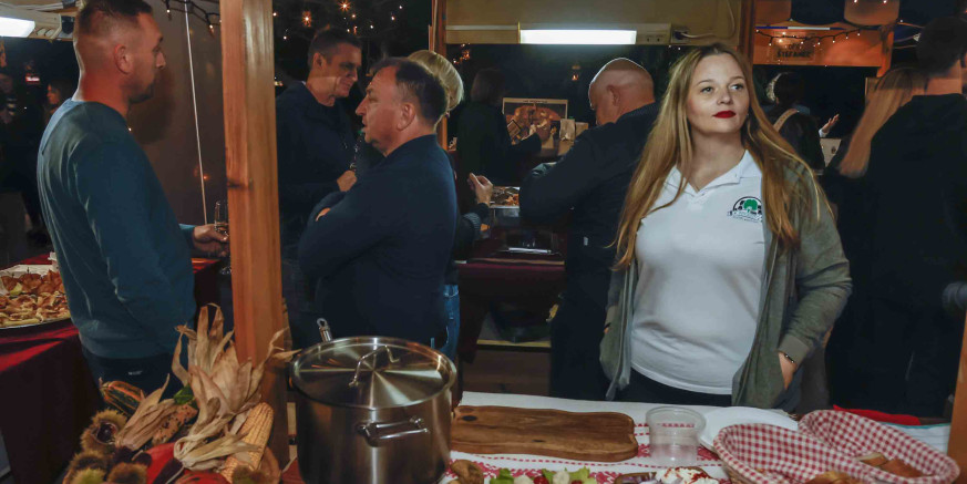 U IVANCU ODRŽAN 1. SAJAM „PRIČE I OKUSI TURIZMA“ U cilju povezivanja iznajmljivača smještajnih turističkih objekata i ostalih pružatelja usluga u turizmu