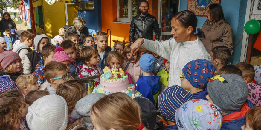 GRAD IVANEC ZA DJEČJI TJEDAN Danas u vrtiće stigle slavljeničke torte, jučer uživali u predstavi Zagrebačkog kazališta lutaka