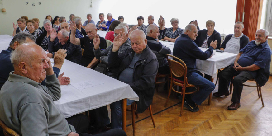 POZIV GRADA IVANCA UMIROVLJENICIMA I SOCIJALNO UGROŽENIM SKUPINAMA Do 30. studenog podnesite zahtjev za isplatu božićnica!