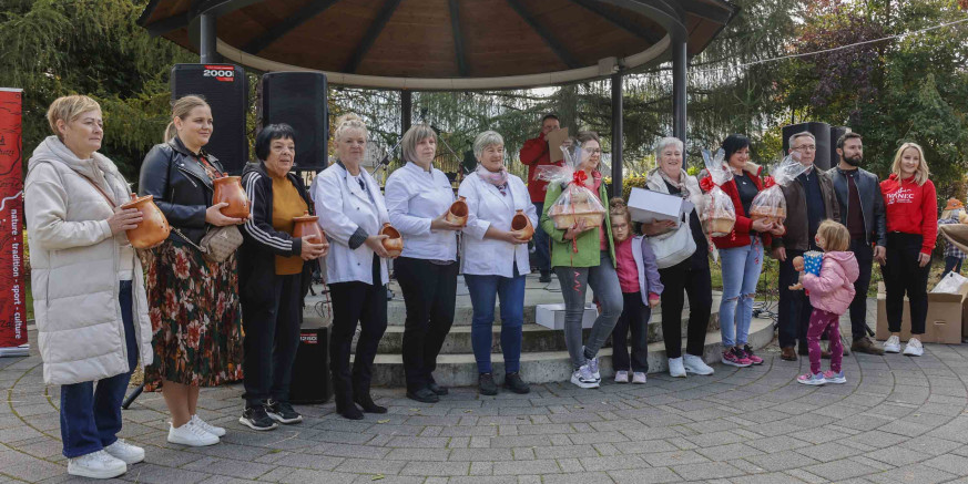 JESEN U IVANCU Sjajna atmosfera, masovan odaziv građana i djece, „planulo“ najmanje 1.300 štruklji, najbolje štruklje ispekla Marija Šambar iz Jerovca!