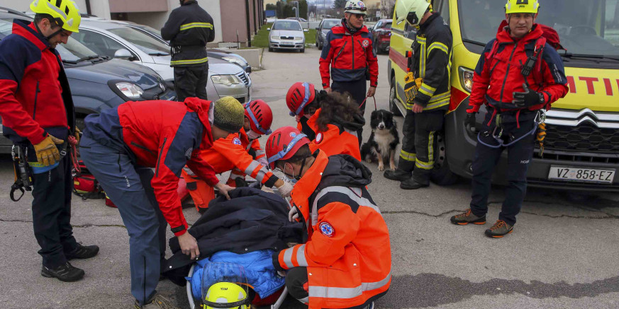 CIVILNA ZAŠTITA GRADA IVANCA U utorak, 28. listopada, vježba na cesti za Ivančicu, pod pretpostavkom izlijetanja osobnog vozila u provaliju