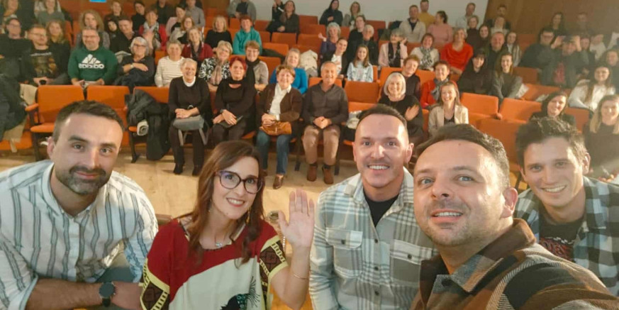PUTOPISNO PREDAVANJE „Afričke avanture“ iz Egipta i Kenije oduševile brojnu publiku u amfiteatru Srednje škole