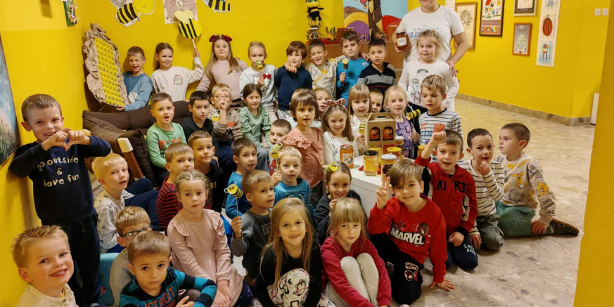 MED IVANEČKIH PČELARA Slatka donacija razveselila mališane svih vrtića i članove Ivanečkog sunca!