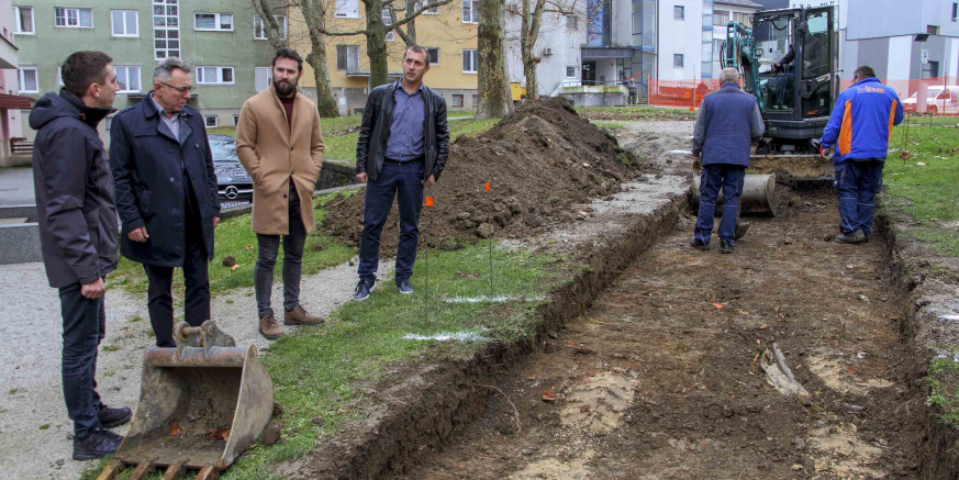Počela rekonstrukcija parka u Ulici Đure Arnolda