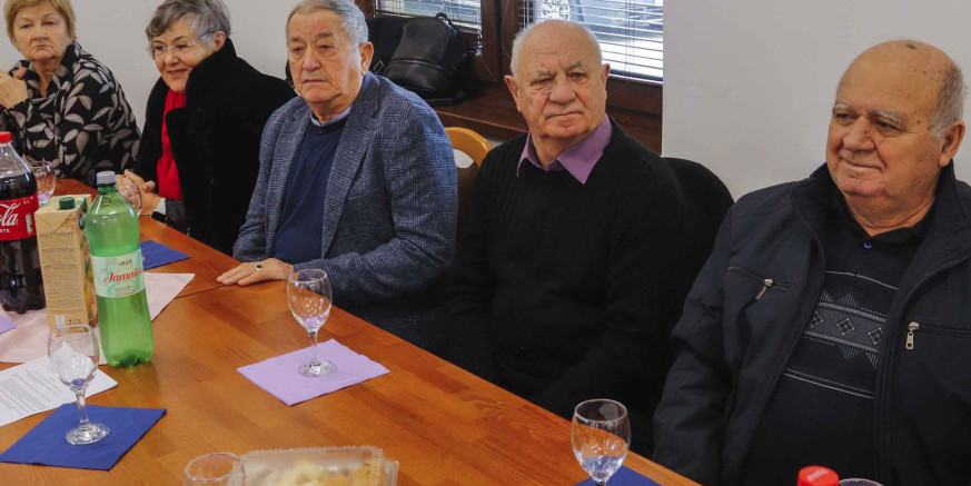PODSJETNIK UMIROVLJENICIMA Sutra (petak, 5. prosinca) zadnji dan za podnošenje zahtjeva Gradu Ivancu za isplatu božićnica