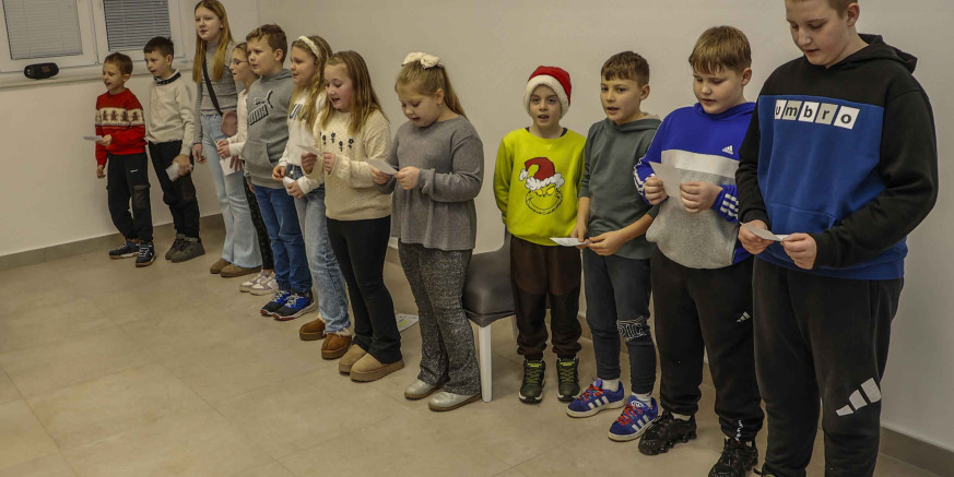 SALINOVEC Drugi Advent uz pjesmu, fritule, kuhano vino i darove